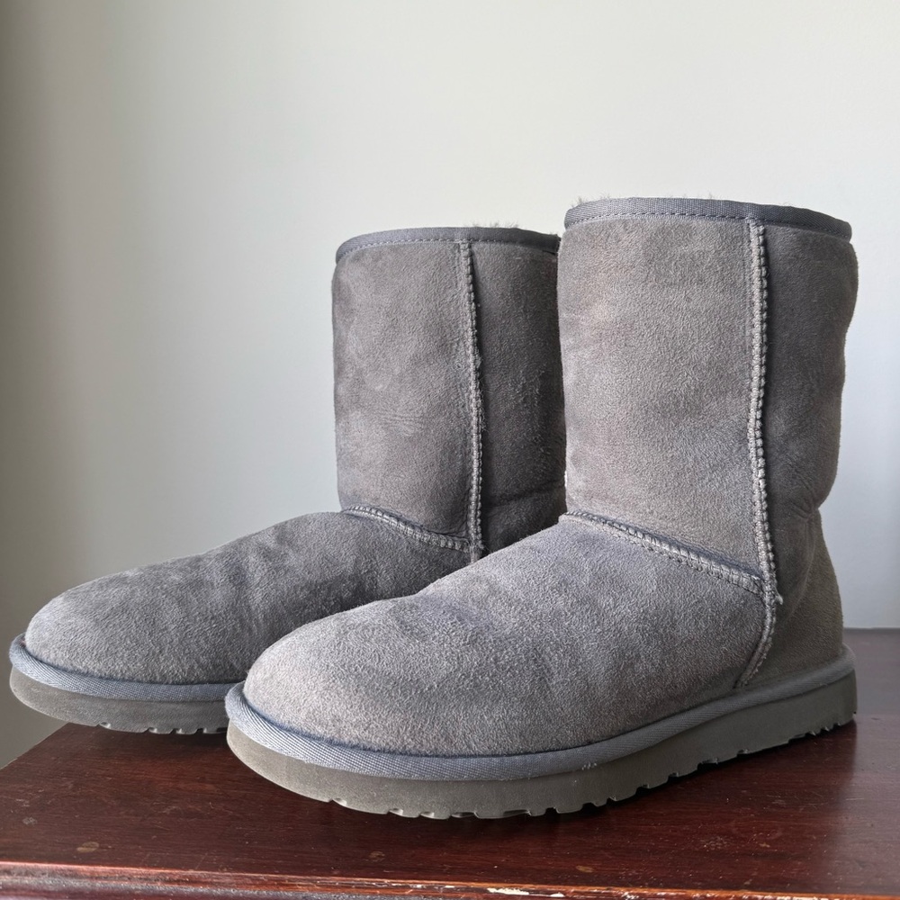 UGG Classic Short Boots - Grey